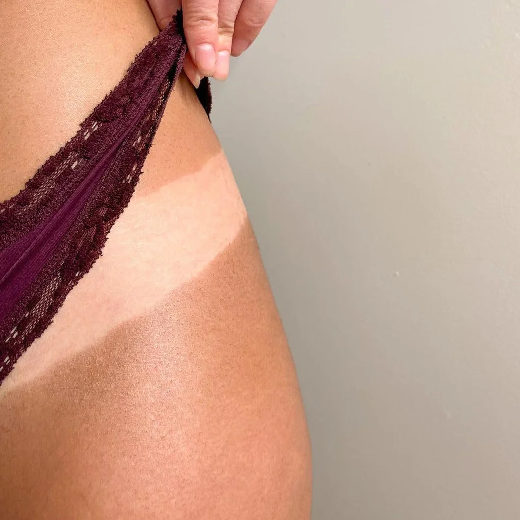MineTan MineTan Medium Dark Professional Spray Tan - Finition peau subtilement brune et brillante Pour les personnes à la peau claire ou celles qui découvrent l'autobronzant, 1L