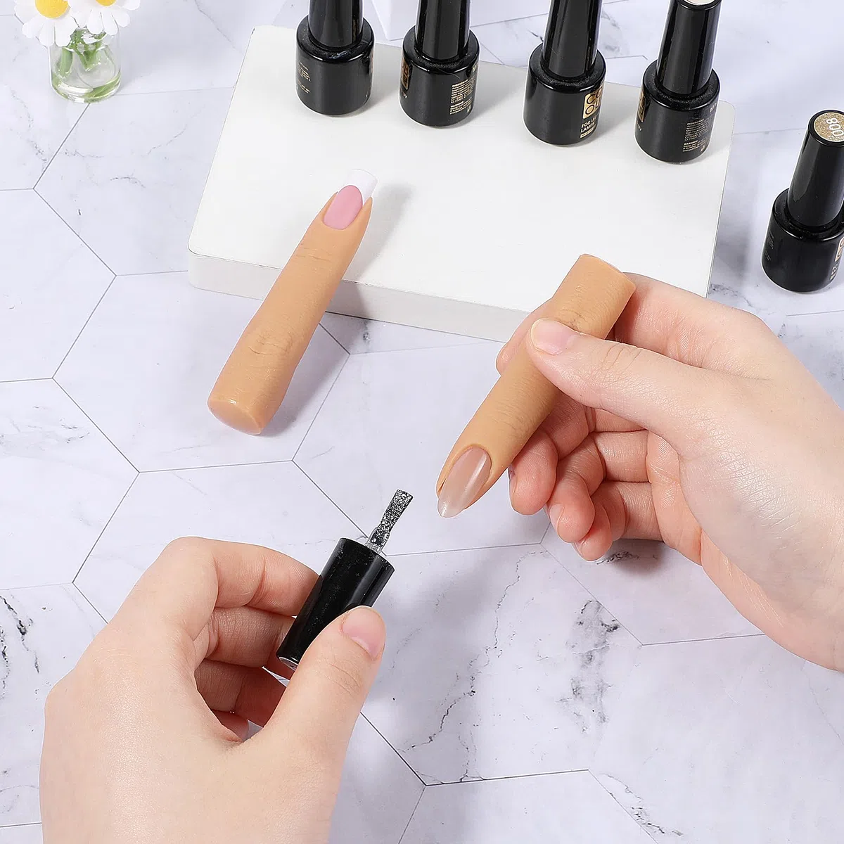 Giantree Lot de 2 faux doigts d'entraînement en silicone souple pour ongles en acrylique, modèle de main d'entraînement flexible et flexible pour la pratique des ongles en acrylique