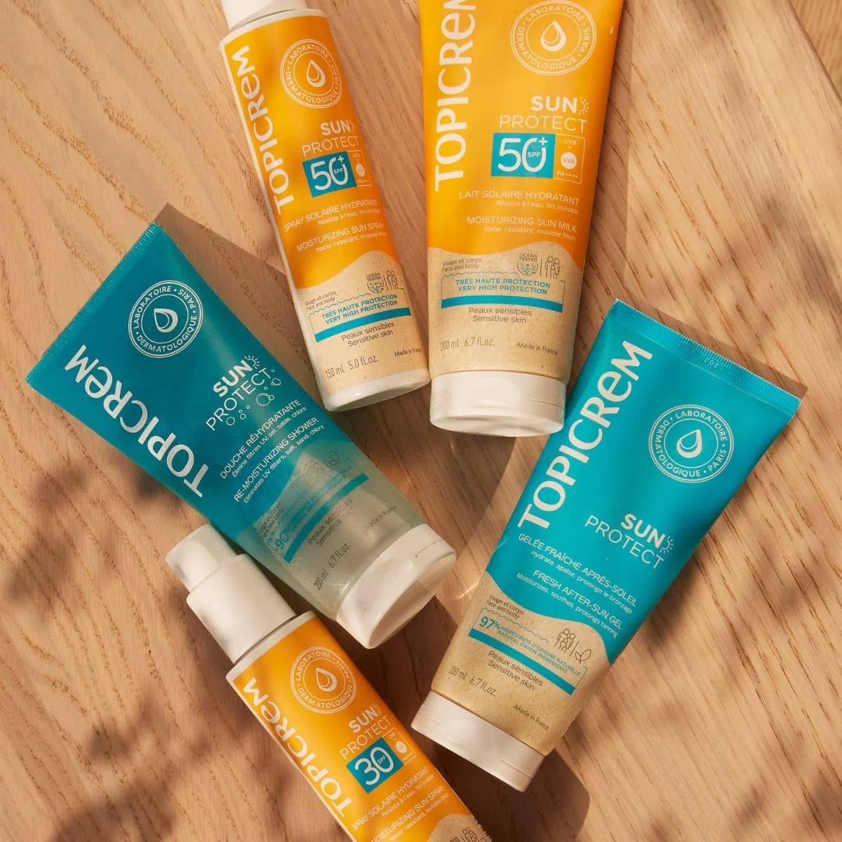 Topicrem - Sun Protect, Spray Solaire Hydratant Visage et Corps SPF50+ - Fluide Solaire Très Haute Protection, Hydrate 8h - Soin Peaux Sensibles, Dès 3 Ans - Parfum Ensoleillé - 150 ml