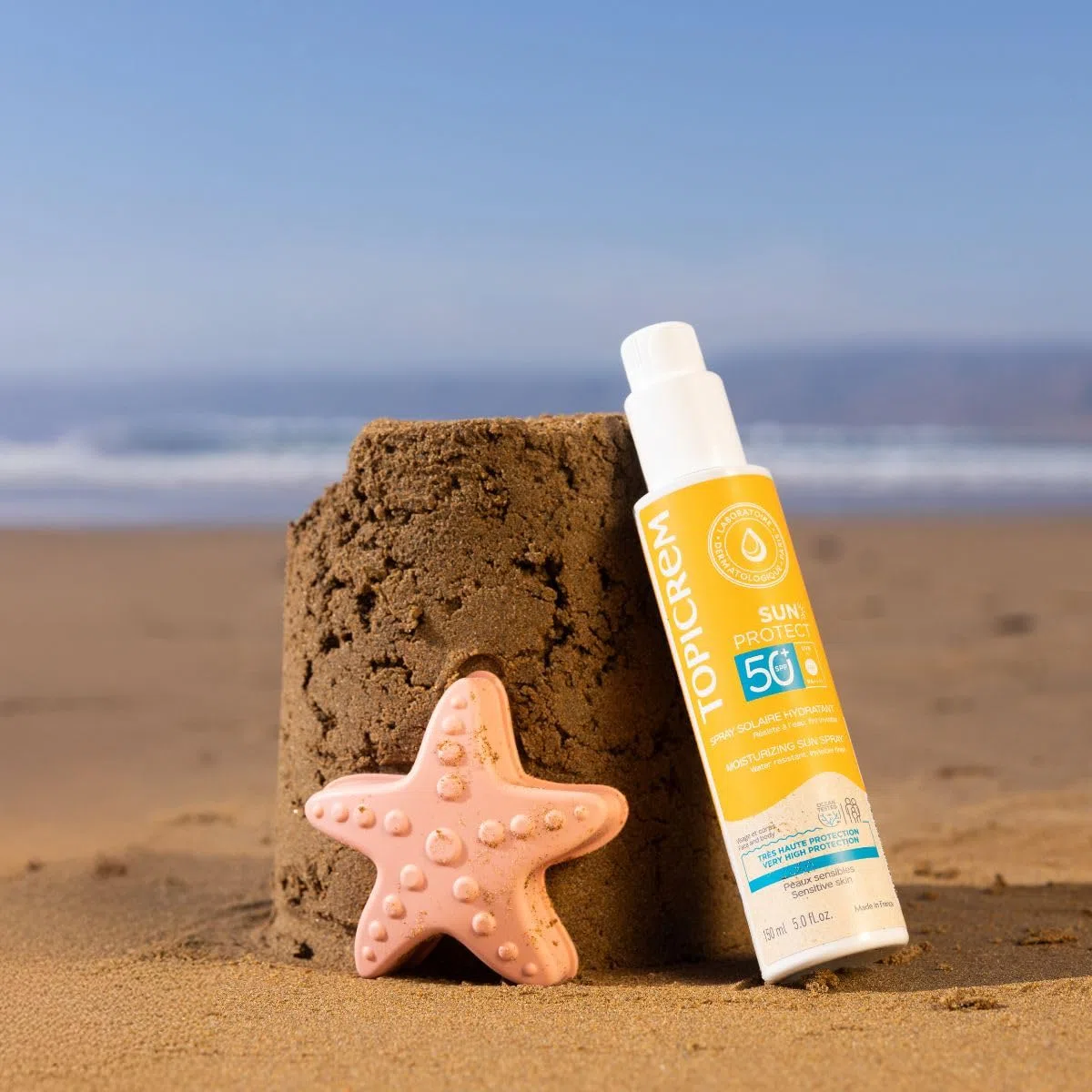 Topicrem - Sun Protect, Spray Solaire Hydratant Visage et Corps SPF50+ - Fluide Solaire Très Haute Protection, Hydrate 8h - Soin Peaux Sensibles, Dès 3 Ans - Parfum Ensoleillé - 150 ml
