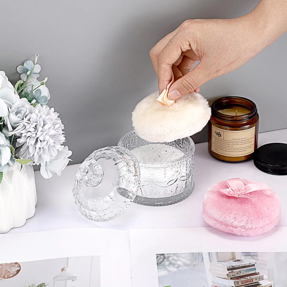 Boite à Poudre Vide en verre Contenant pour poudre libre avec 2 houppettes lavables et réutilisables pour femme, contenant transparent pour talc outil de maquillage (couronne, L)
