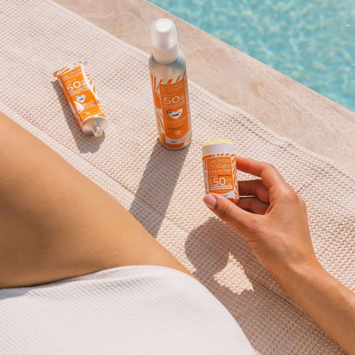 LES PETITS PRODIGES Creme Solaire SPF 50+ Visage & Corps - Invisible - Haute Protection UVA, UVB - Hydratant & Apaisant - Senteur Monoï - Flacon Aluminium Recyclable - Fabriquée en France - 50ml