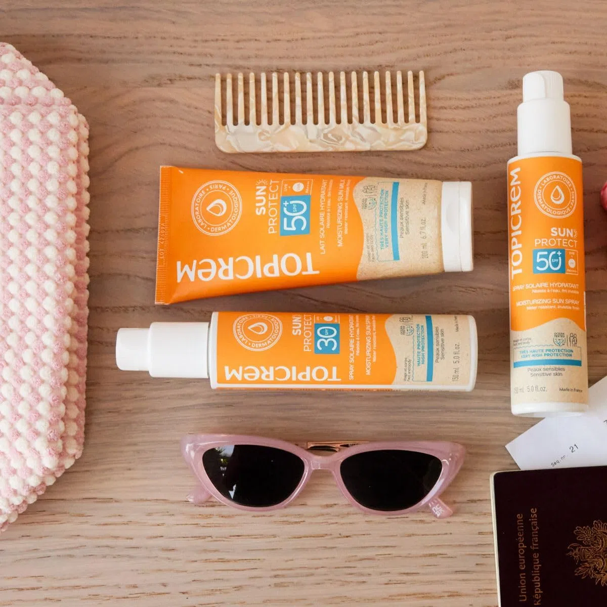 Topicrem - Sun Protect, Spray Solaire Hydratant Visage et Corps SPF50+ - Fluide Solaire Très Haute Protection, Hydrate 8h - Soin Peaux Sensibles, Dès 3 Ans - Parfum Ensoleillé - 150 ml