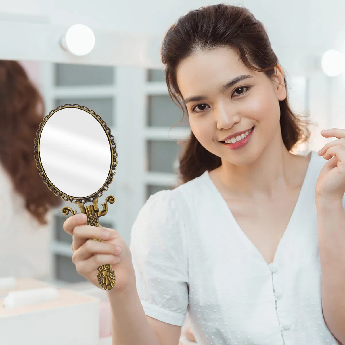 Miroir à Main élégant avec poignée Vintage pour Le Maquillage Miroir à Main de Voyage rétro en métal pour Femme pour Anniversaire