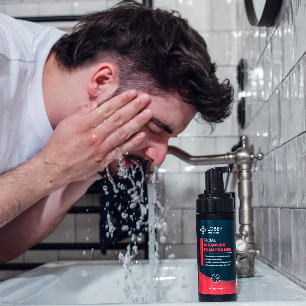 LOBEY Mousse nettoyante pour homme - Nettoyage doux du visage avec BioDtox, glycérine et poivre de Tasmanie - Pour peaux sensibles et après rasage - Naturel et rafraîchissant (150 ml)
