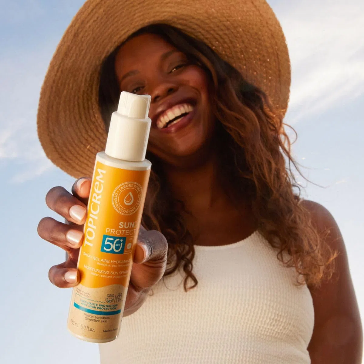Topicrem - Sun Protect, Spray Solaire Hydratant Visage et Corps SPF50+ - Fluide Solaire Très Haute Protection, Hydrate 8h - Soin Peaux Sensibles, Dès 3 Ans - Parfum Ensoleillé - 150 ml